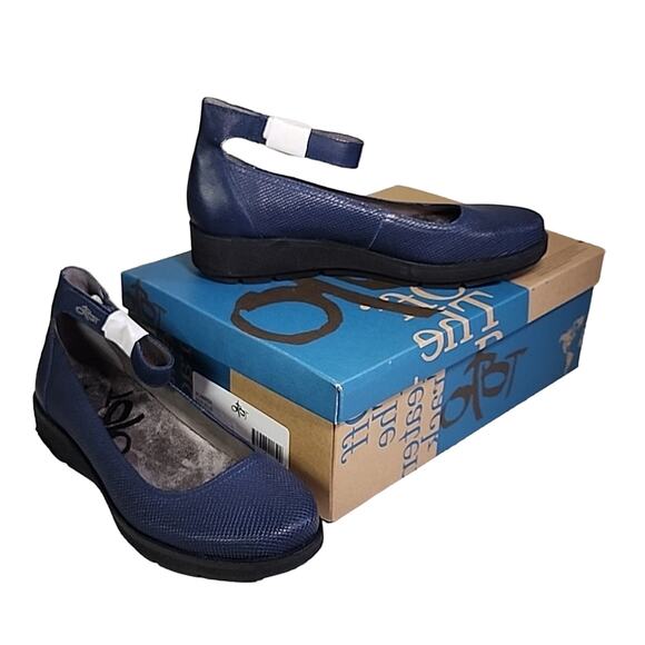 OTBT Scamper New Blue Leather Ankle Strap Low Wedge Shoes Womens Size 8 NEW - Picture 1 of 14
